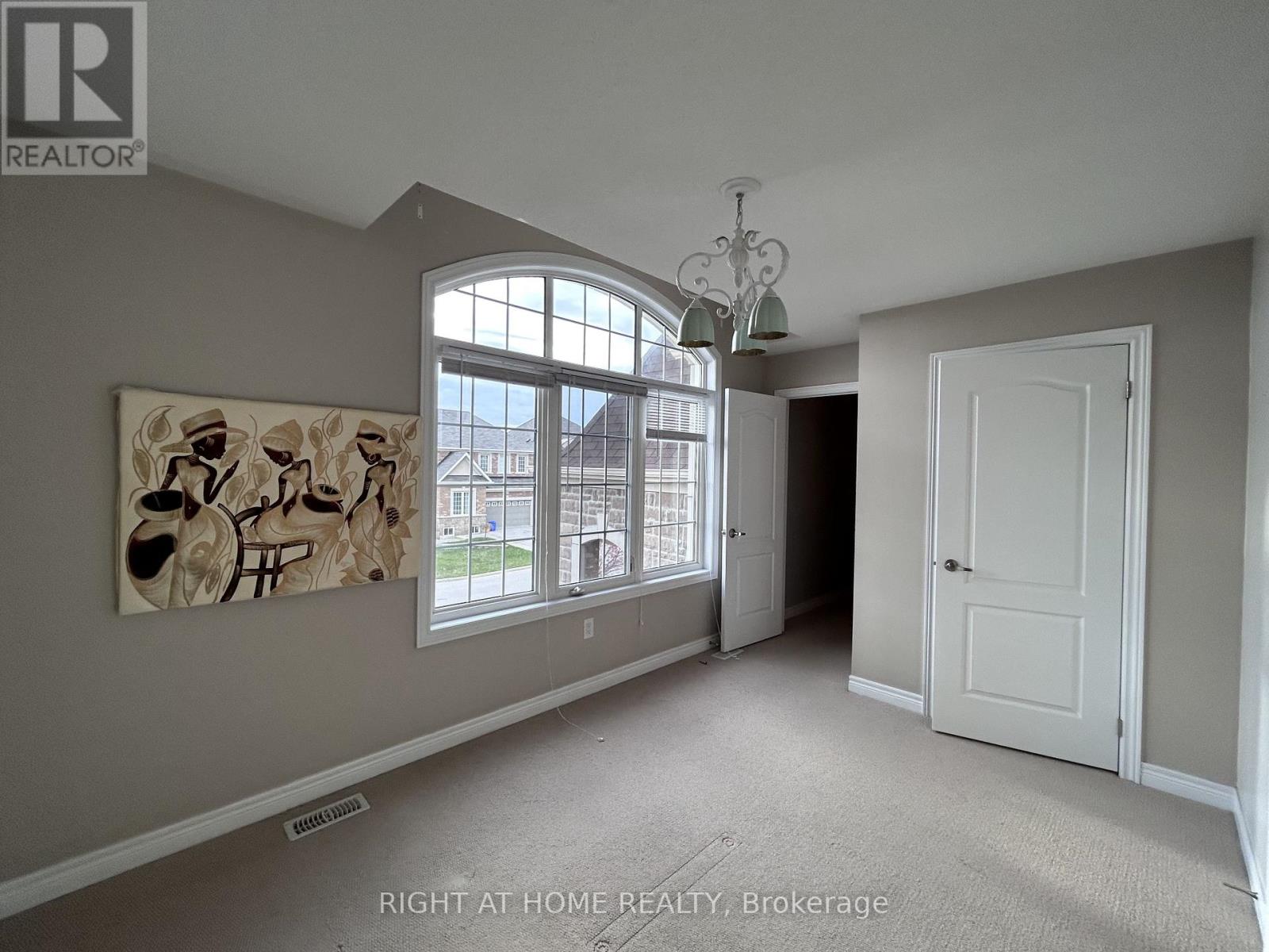 438 Kwapis Boulevard, Newmarket, Ontario  L3X 3K4 - Photo 18 - N12464693