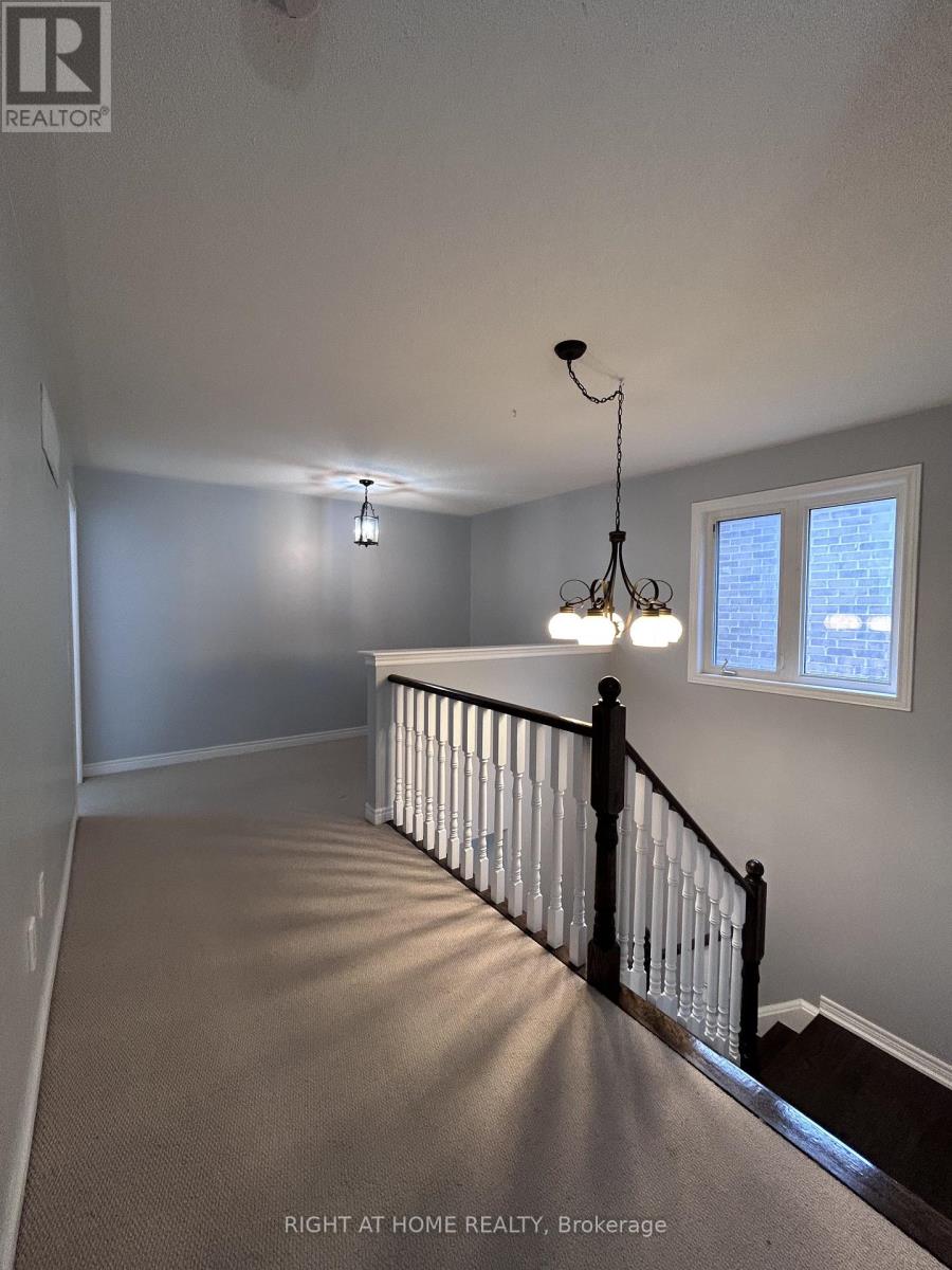 438 Kwapis Boulevard, Newmarket, Ontario  L3X 3K4 - Photo 21 - N12464693