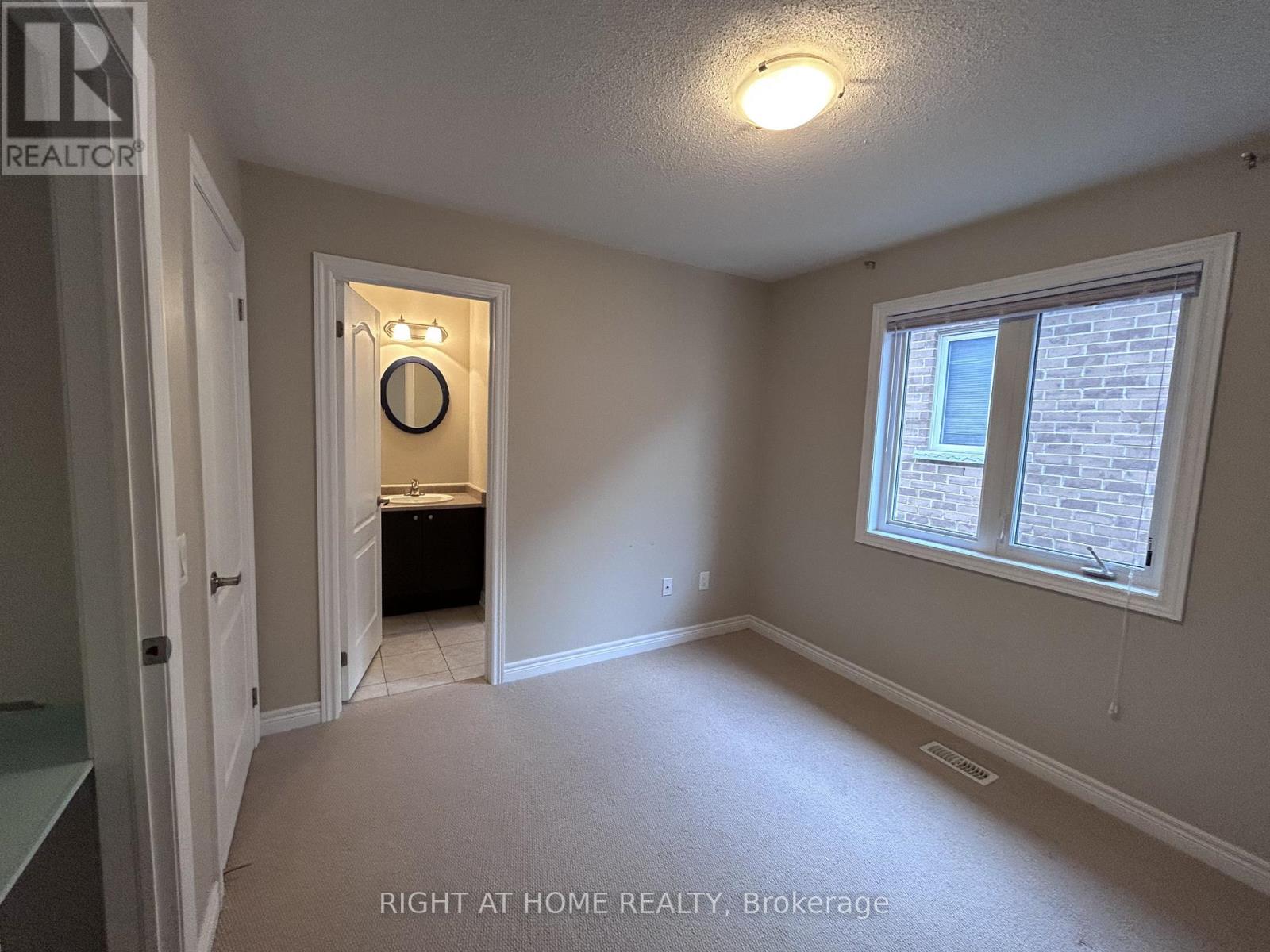 438 Kwapis Boulevard, Newmarket, Ontario  L3X 3K4 - Photo 23 - N12464693