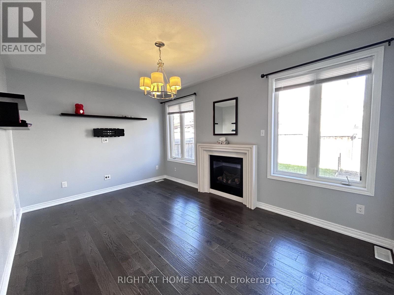 438 Kwapis Boulevard, Newmarket, Ontario  L3X 3K4 - Photo 9 - N12464693
