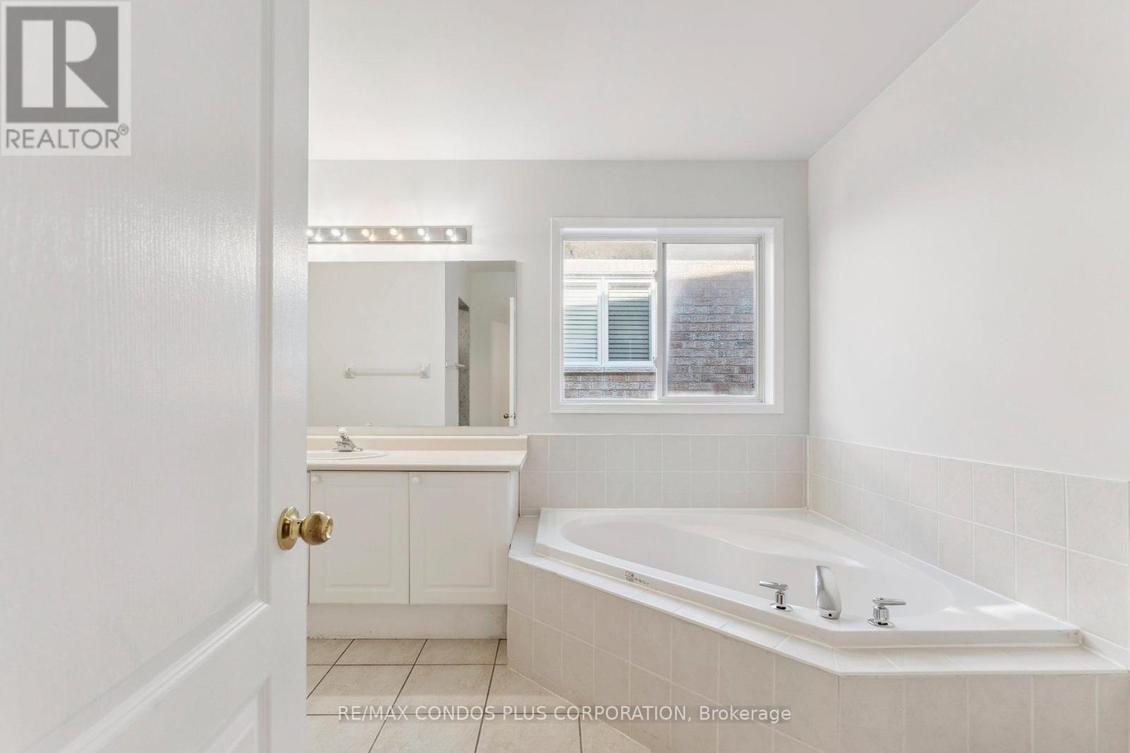 289 Deepsprings Crescent, Vaughan (Vellore Village), Ontario  L6A 3L6 - Photo 16 - N12464704