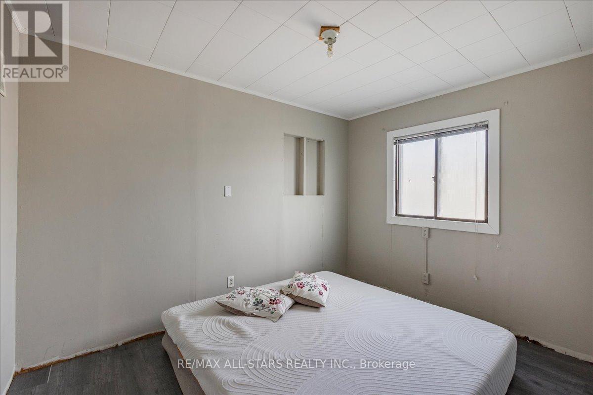 1354 Metro Road, Georgina, Ontario  L0E 1S0 - Photo 18 - N12464714