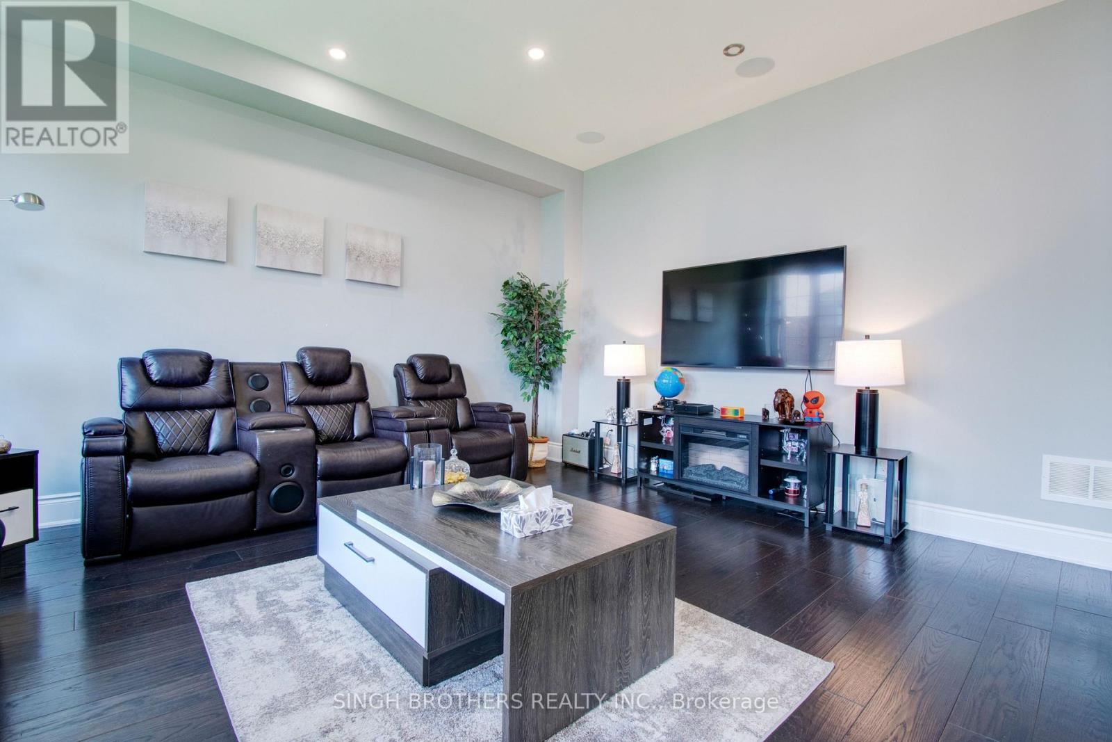 15 Degrey Drive, Brampton, Ontario  L6P 3T6 - Photo 21 - W12464681