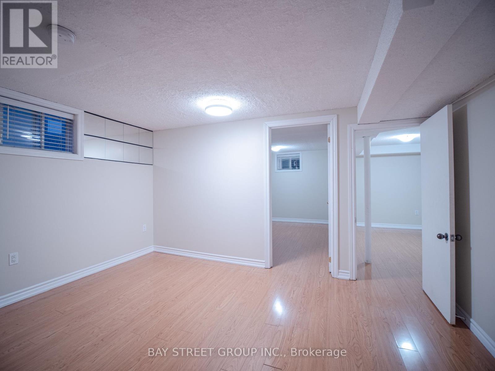 Lower - 56 Corby Crescent, Brampton, Ontario  L6Y 1H1 - Photo 5 - W12464694