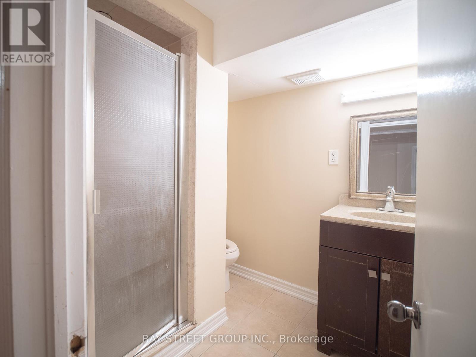Lower - 56 Corby Crescent, Brampton, Ontario  L6Y 1H1 - Photo 8 - W12464694