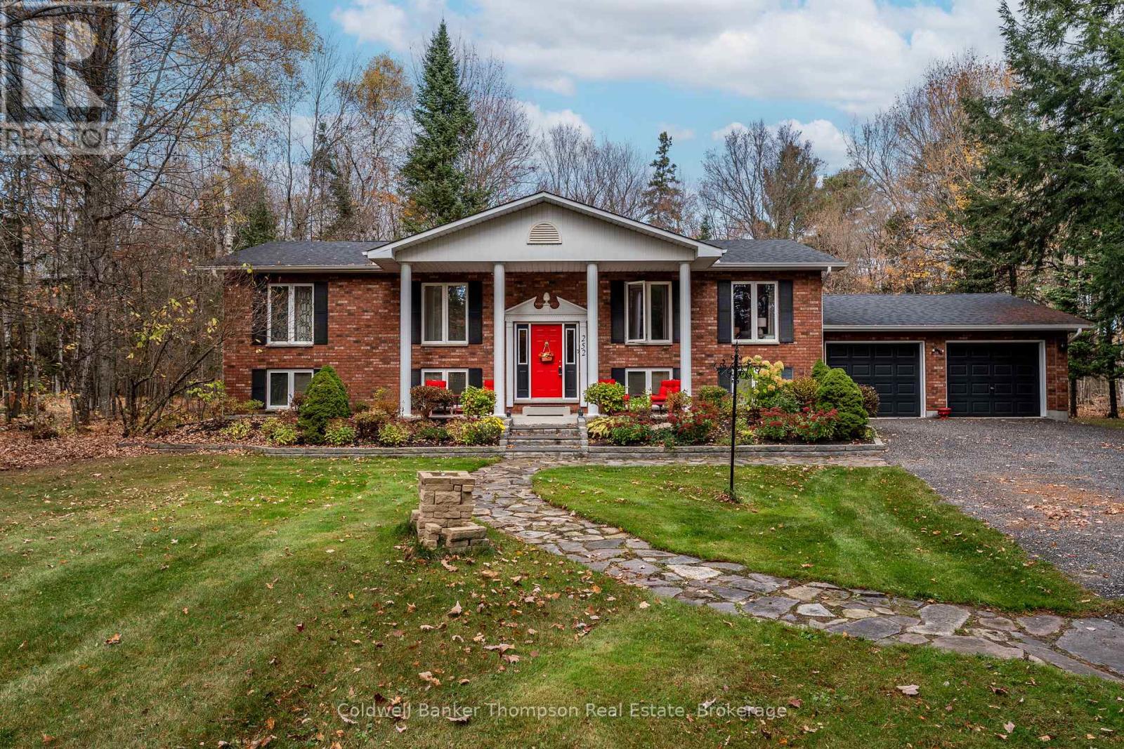 252 Fowlers Road, Huntsville, Ontario  P1H 0J8 - Photo 1 - X12464771