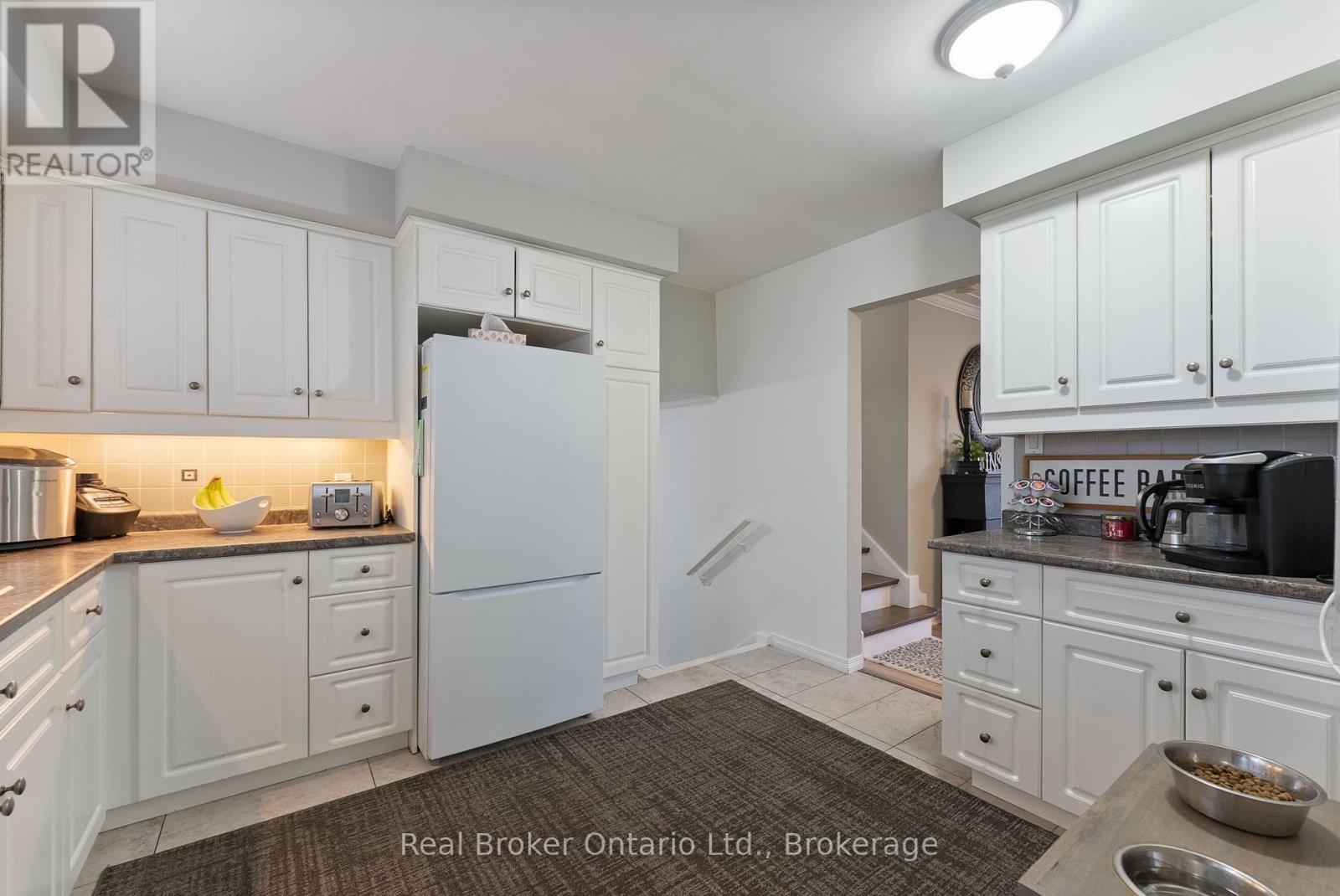 387 Lee Avenue, Waterloo, Ontario  N2K 2G2 - Photo 10 - X12464742