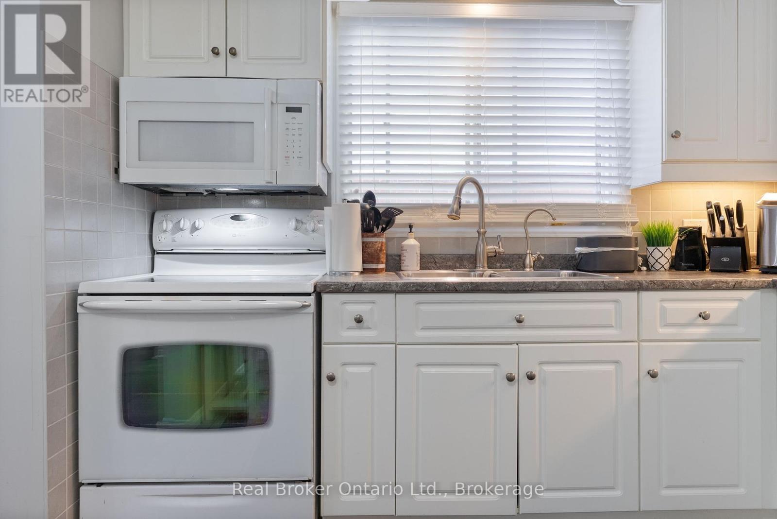 387 Lee Avenue, Waterloo, Ontario  N2K 2G2 - Photo 11 - X12464742
