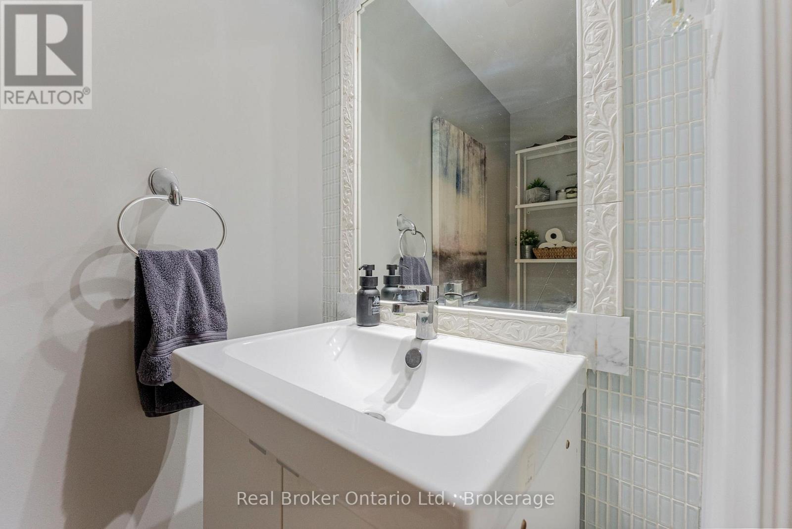 387 Lee Avenue, Waterloo, Ontario  N2K 2G2 - Photo 14 - X12464742