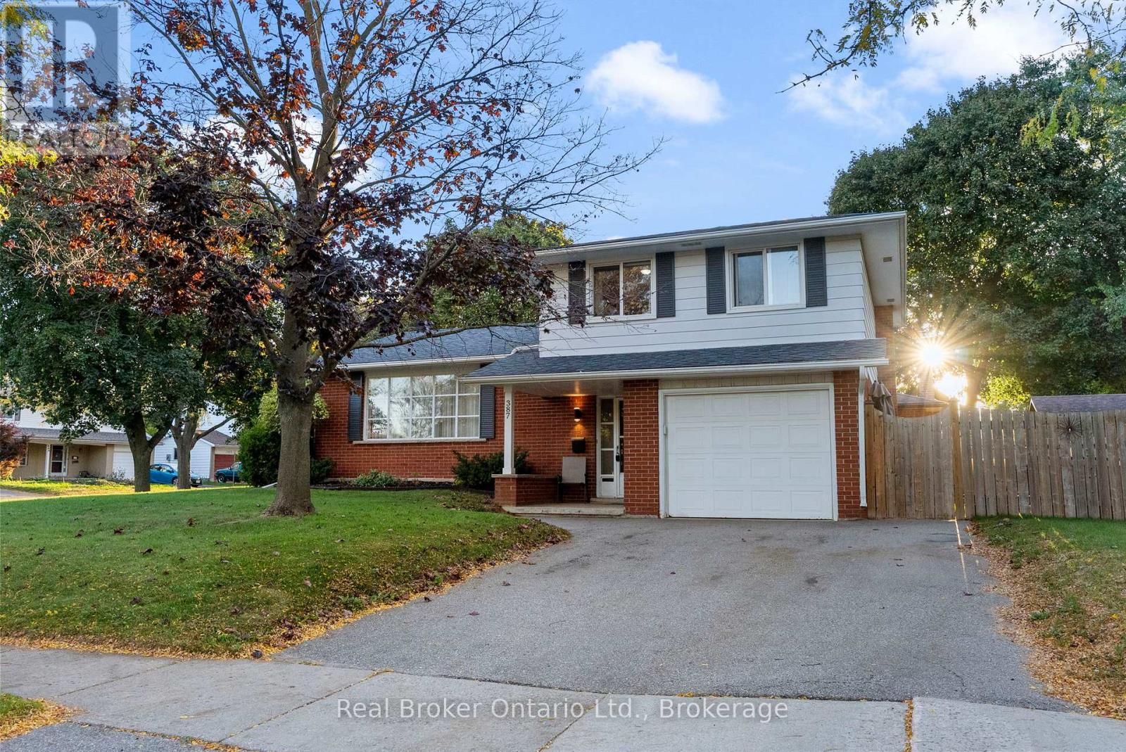 387 Lee Avenue, Waterloo, Ontario  N2K 2G2 - Photo 2 - X12464742