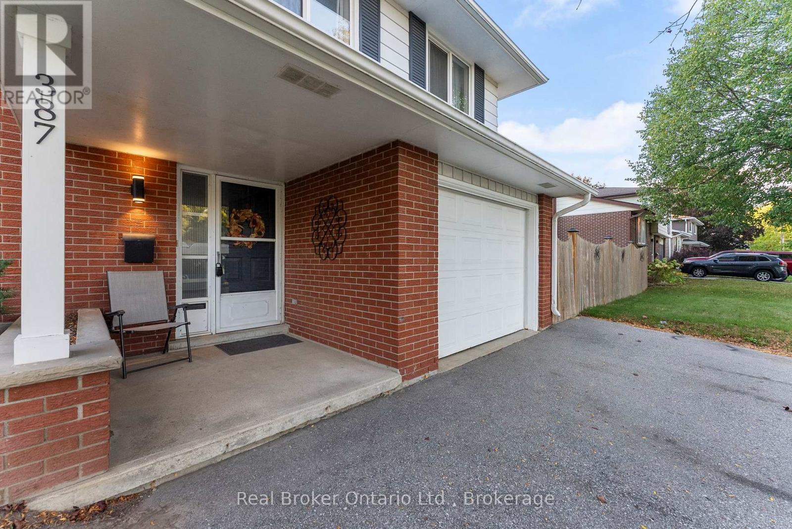 387 Lee Avenue, Waterloo, Ontario  N2K 2G2 - Photo 3 - X12464742