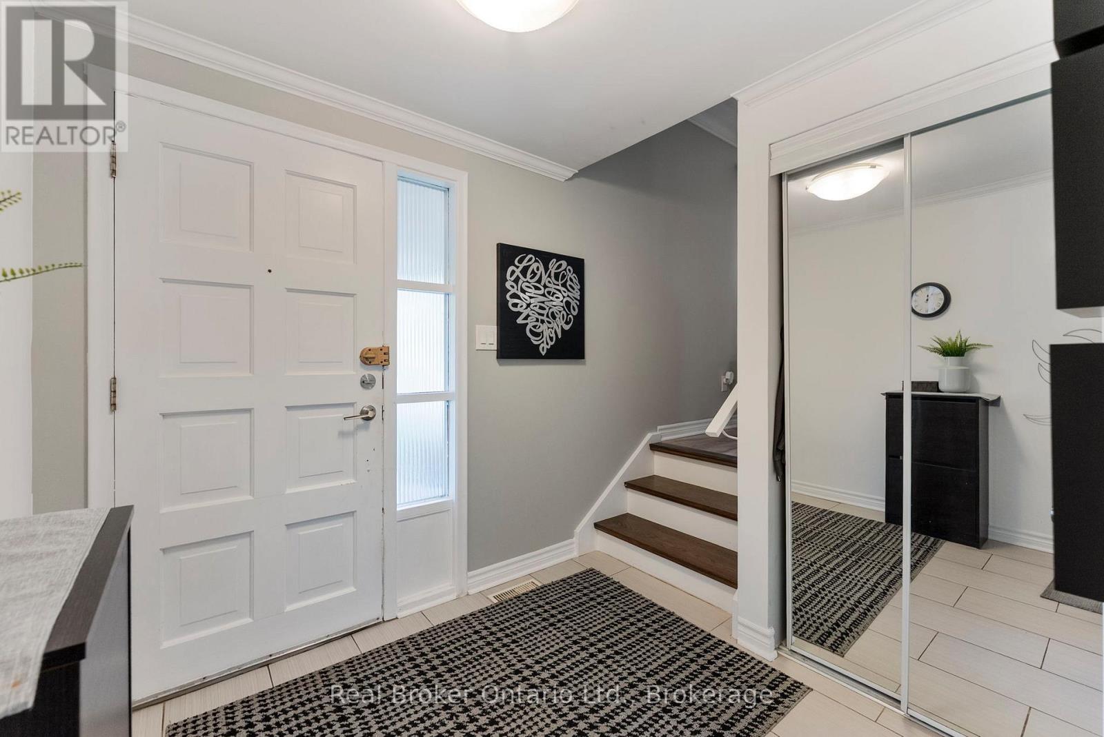 387 Lee Avenue, Waterloo, Ontario  N2K 2G2 - Photo 4 - X12464742