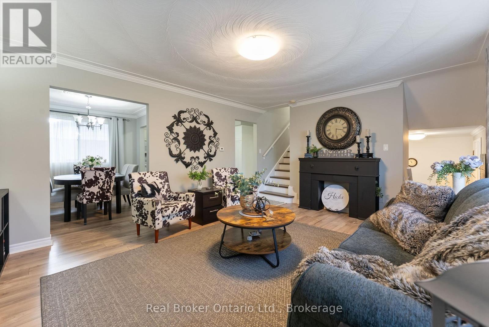 387 Lee Avenue, Waterloo, Ontario  N2K 2G2 - Photo 6 - X12464742