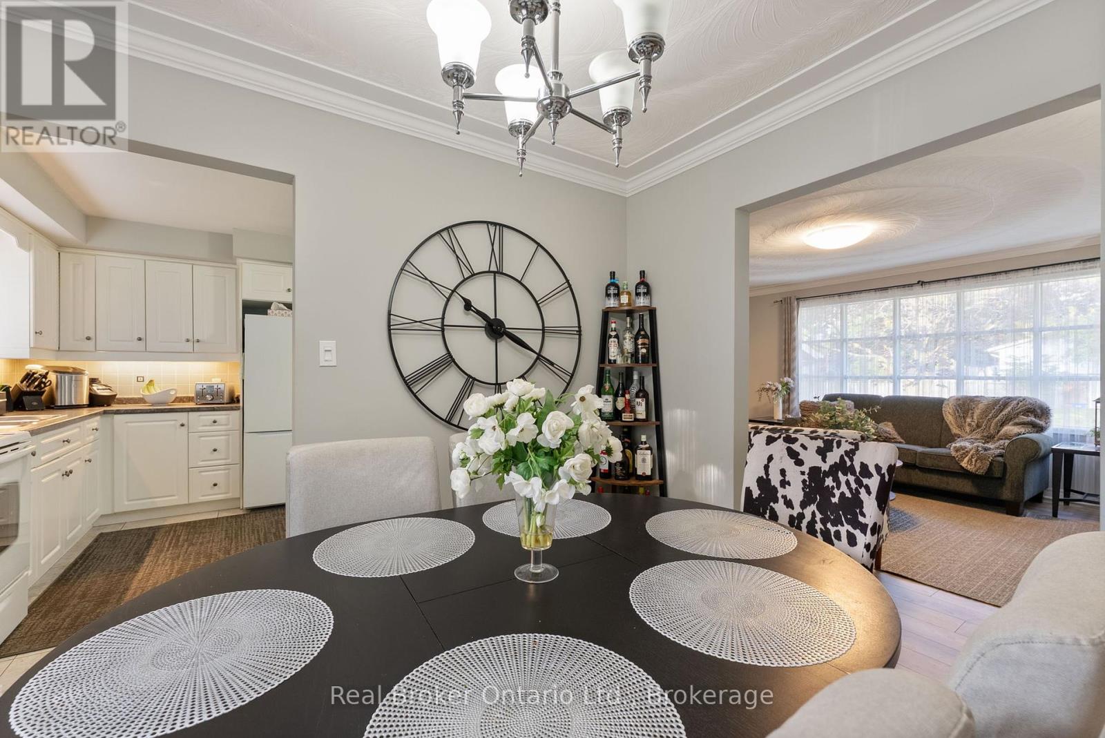 387 Lee Avenue, Waterloo, Ontario  N2K 2G2 - Photo 8 - X12464742