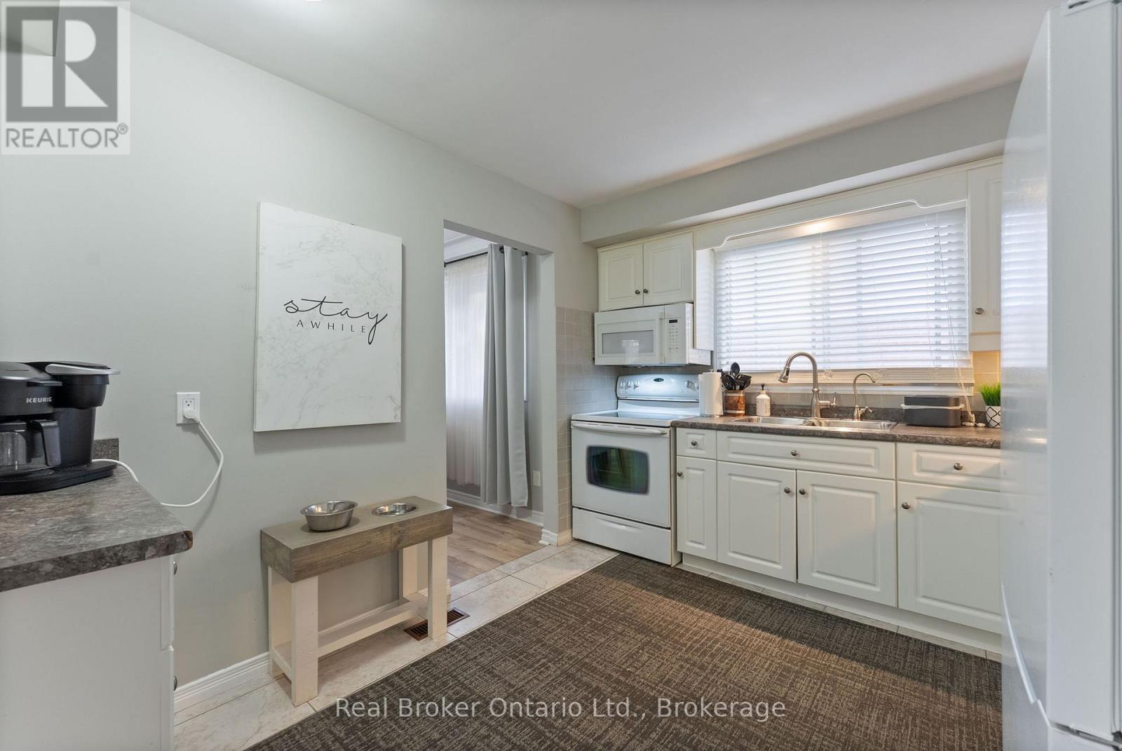 387 Lee Avenue, Waterloo, Ontario  N2K 2G2 - Photo 9 - X12464742