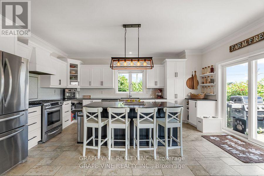 5607 Maklynne Way, Ottawa, Ontario  K0A 3H0 - Photo 12 - X12389686