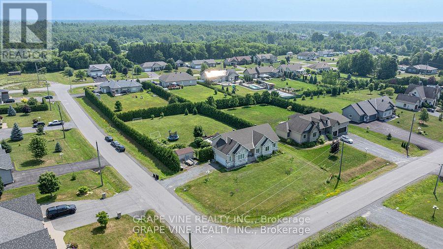 5607 Maklynne Way, Ottawa, Ontario  K0A 3H0 - Photo 33 - X12389686