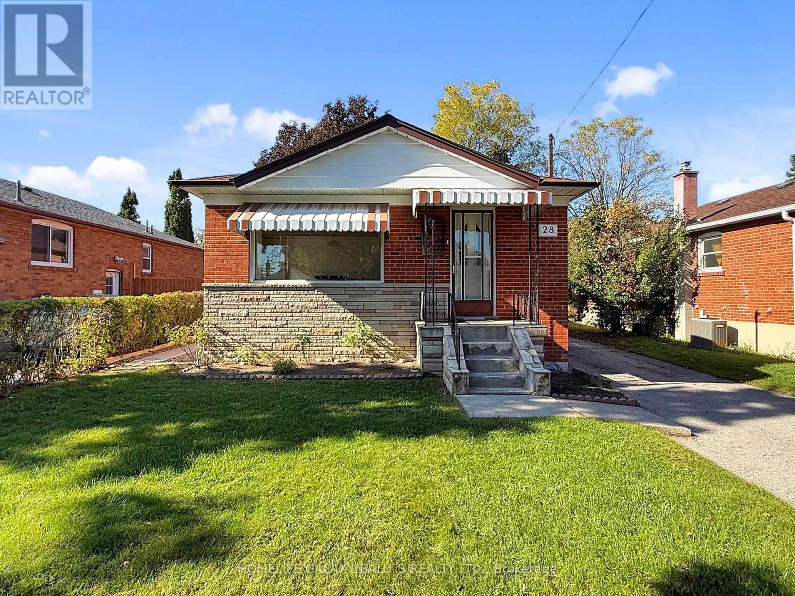28 RONWAY CRESCENT, Toronto, Ontario