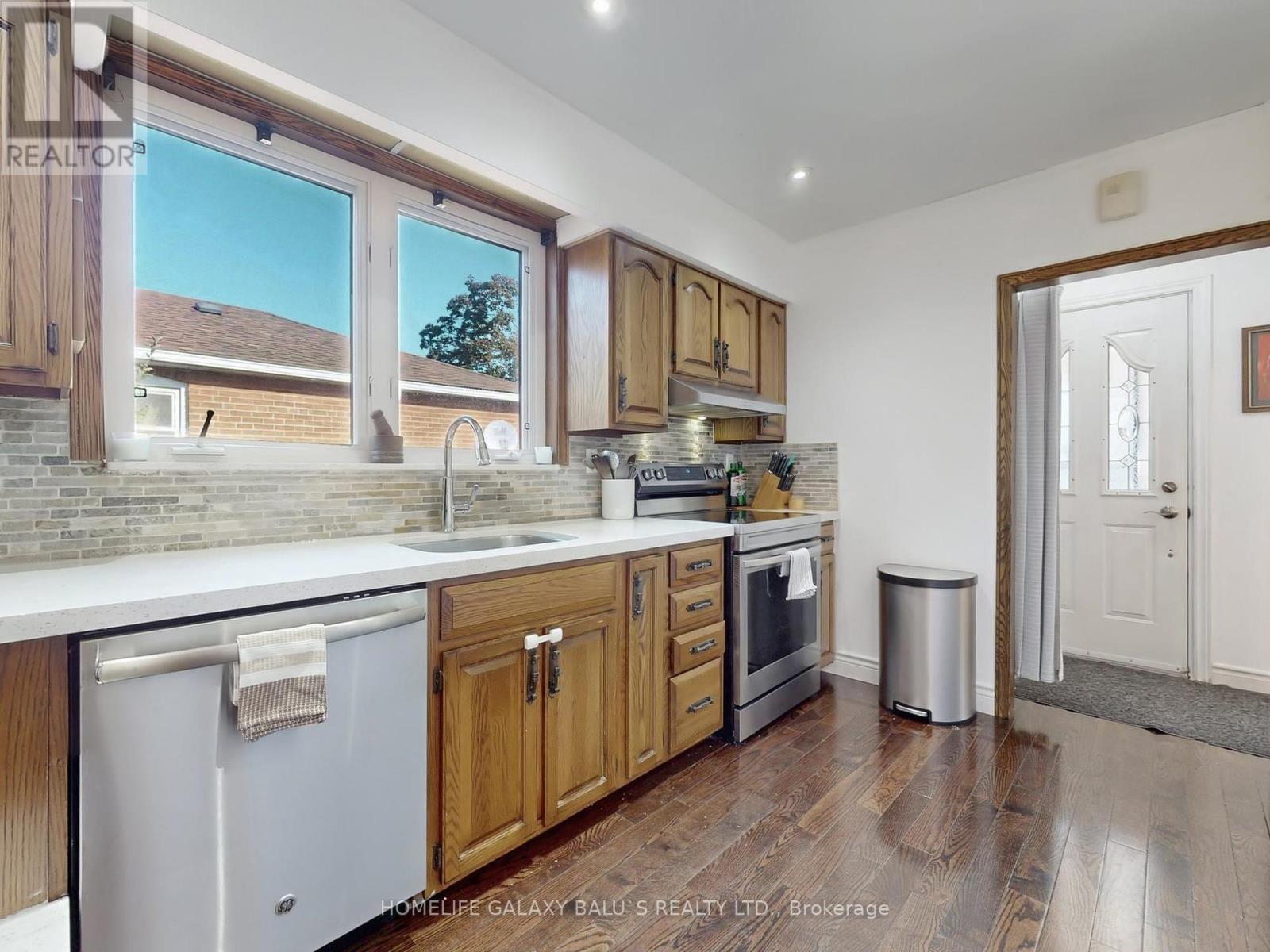 28 Ronway Crescent, Toronto, Ontario  M1J 2S2 - Photo 10 - E12464768