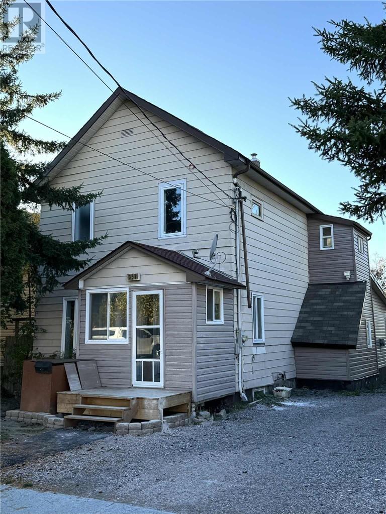 357 Leslie Street, Greater Sudbury, Ontario  P3B 2T4 - Photo 2 - 2125193