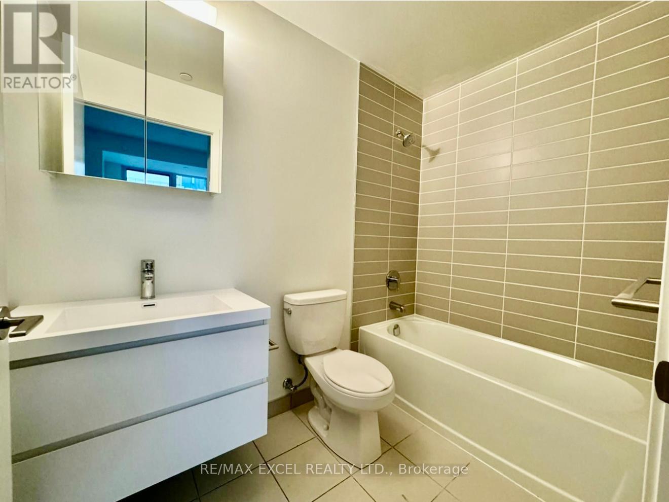 814 - 8119 Birchmount Road, Markham, Ontario  L6G 0H5 - Photo 4 - N12464740