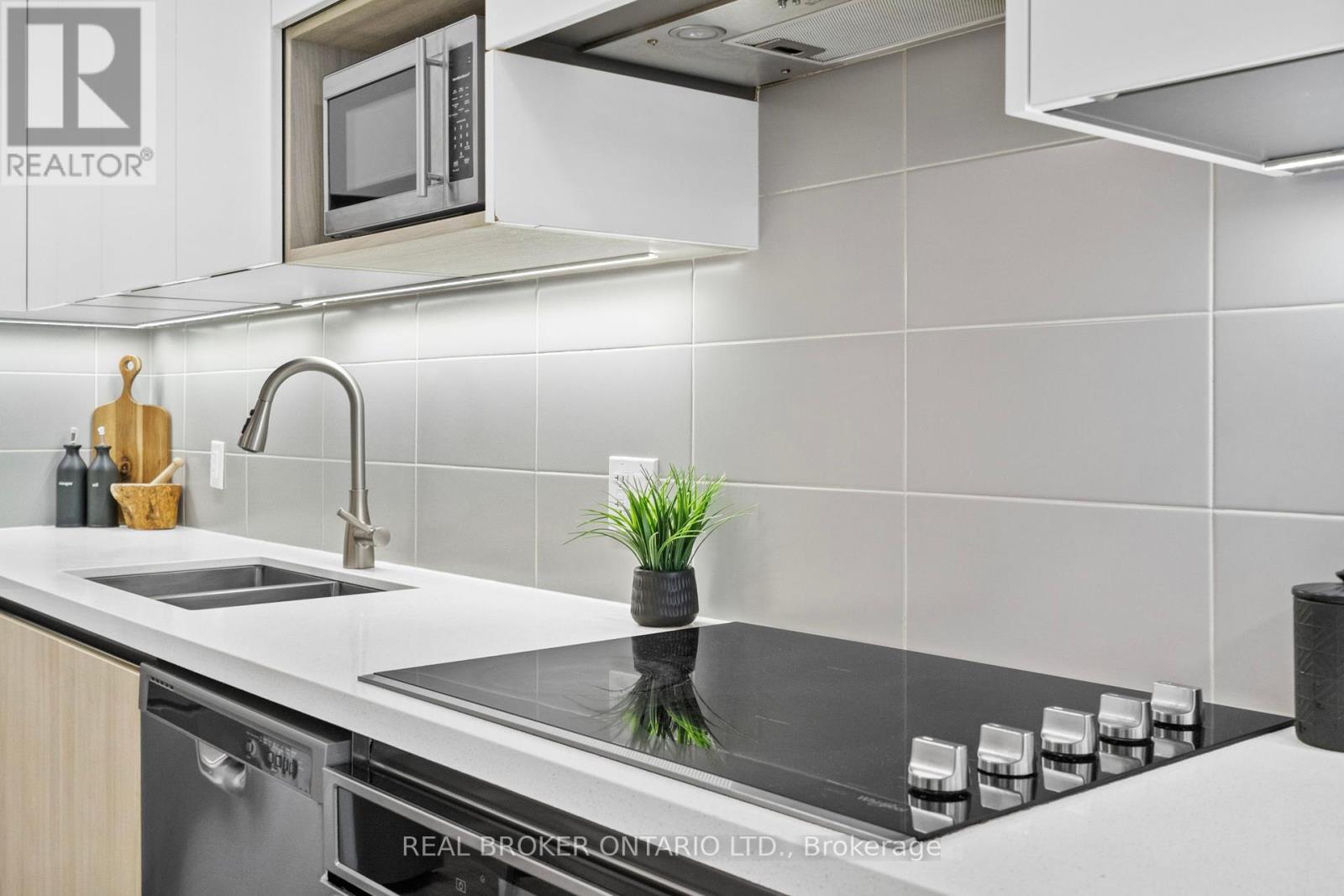 110 - 15 Water Walk Drive, Markham, Ontario  L6G 0G2 - Photo 8 - N12464756