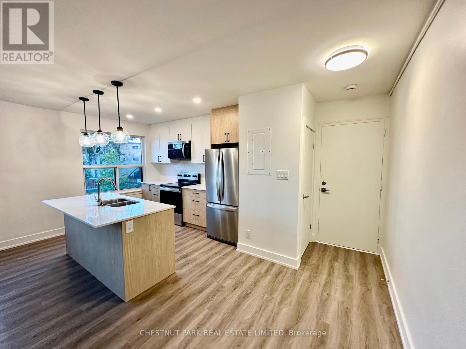 4 - 11 Wingreen Court, Toronto, Ontario  M3B 1B9 - Photo 5 - C12461715