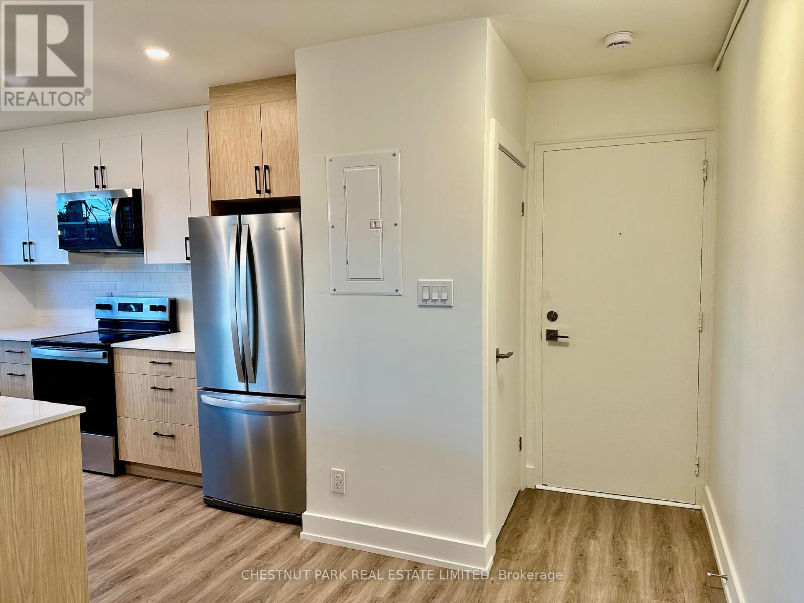 4 - 11 Wingreen Court, Toronto, Ontario  M3B 1B9 - Photo 3 - C12461715