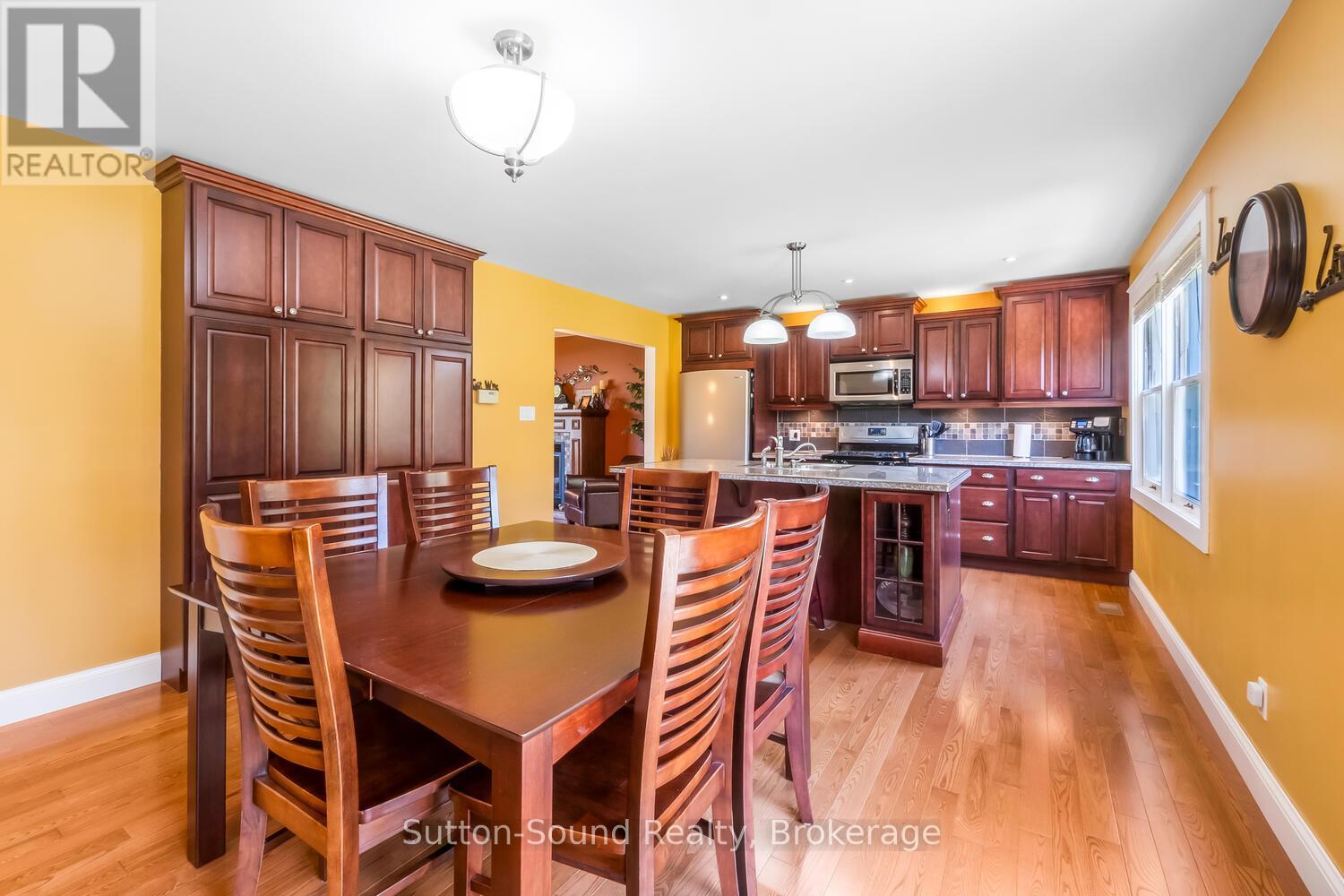 319 Gould Street, South Bruce Peninsula, Ontario  N0H 2T0 - Photo 10 - X12464780