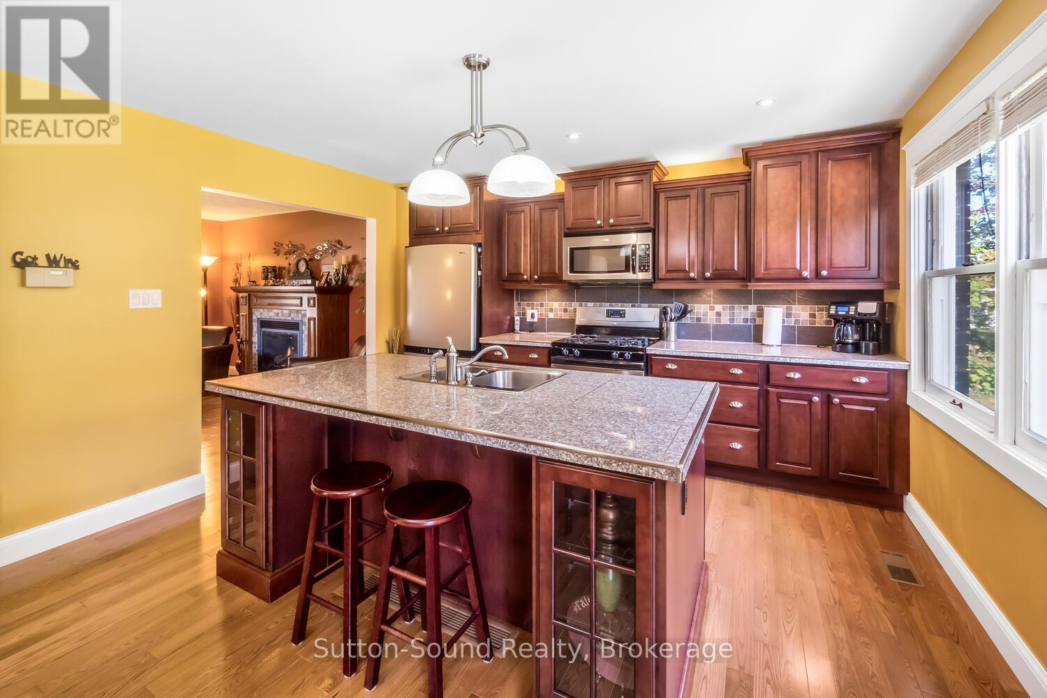 319 Gould Street, South Bruce Peninsula, Ontario  N0H 2T0 - Photo 11 - X12464780