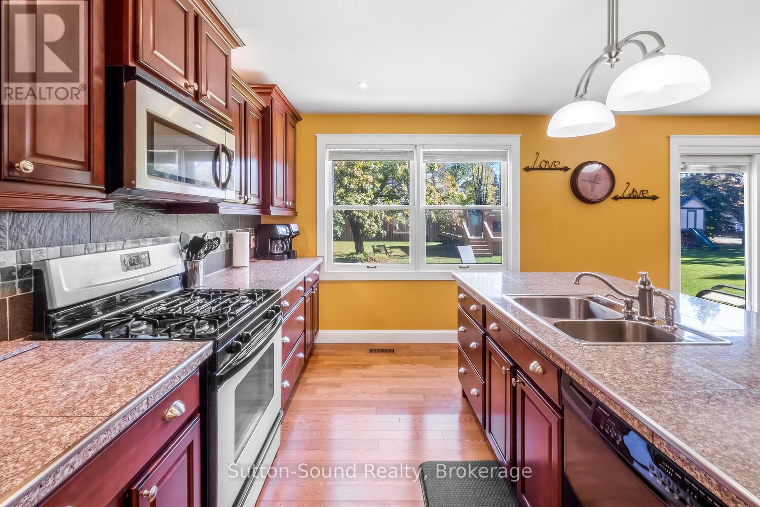 319 Gould Street, South Bruce Peninsula, Ontario  N0H 2T0 - Photo 12 - X12464780