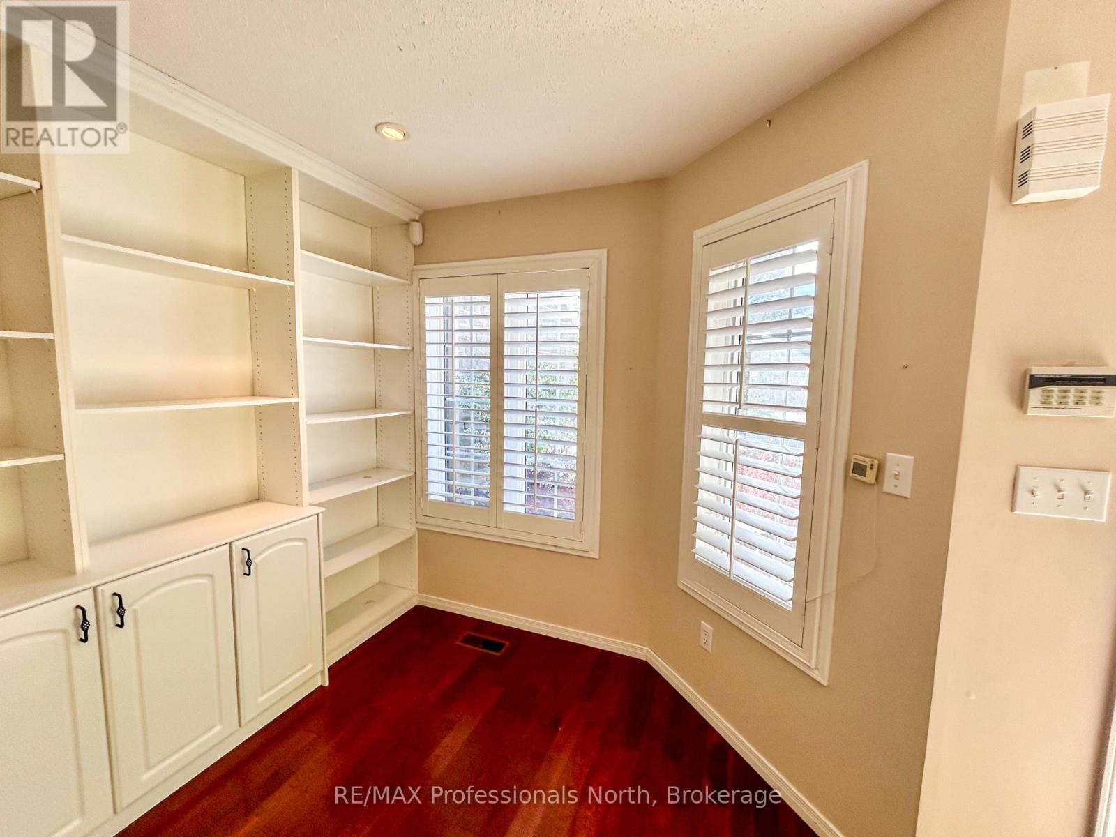 1406 Hancox Court, Peterborough (Monaghan Ward 2), Ontario  K9K 2M2 - Photo 9 - X12464794