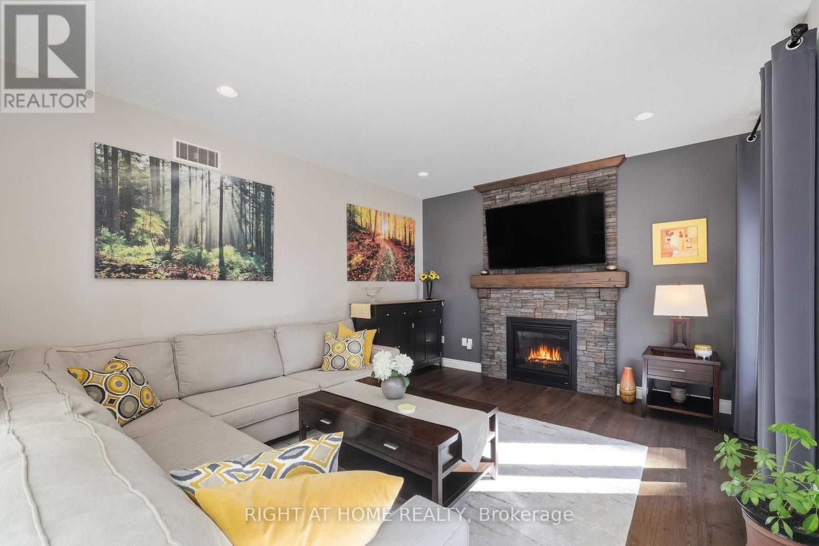 35 Caverhill Crescent, Middlesex Centre, Ontario  N0L 1R0 - Photo 10 - X12464772