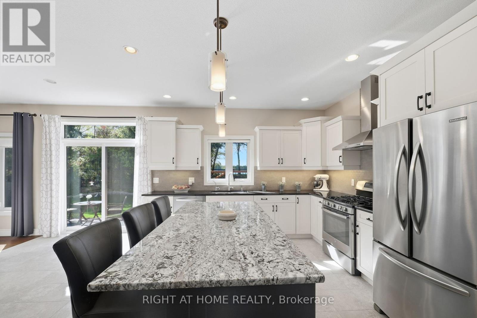 35 Caverhill Crescent, Middlesex Centre, Ontario  N0L 1R0 - Photo 15 - X12464772
