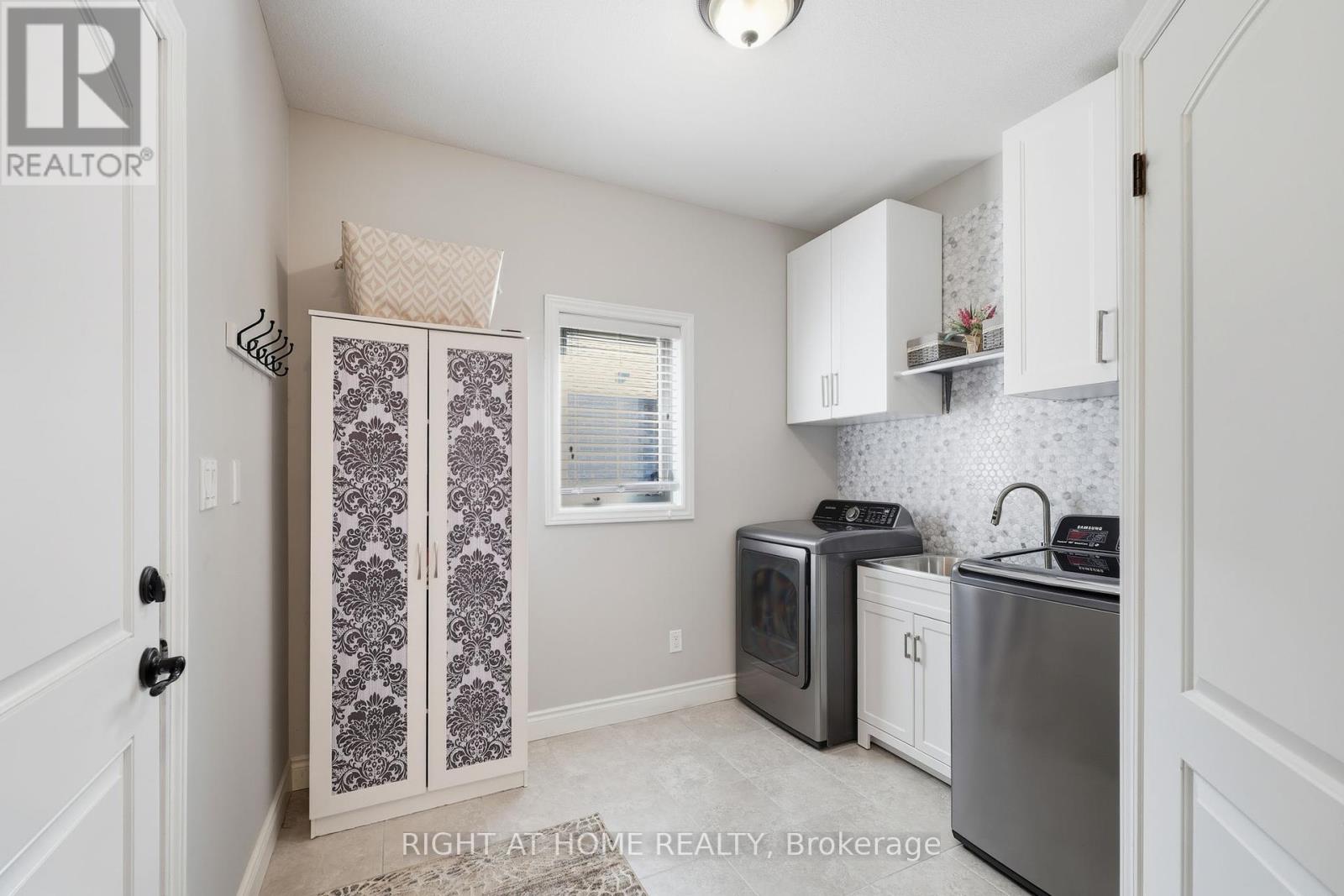 35 Caverhill Crescent, Middlesex Centre, Ontario  N0L 1R0 - Photo 22 - X12464772