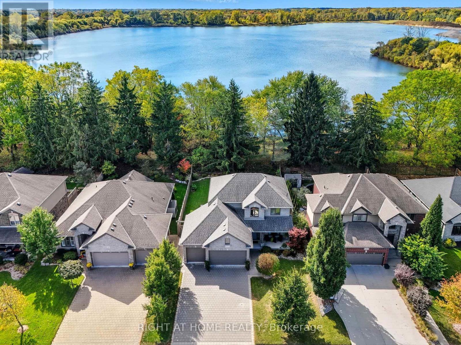 35 Caverhill Crescent, Middlesex Centre, Ontario  N0L 1R0 - Photo 3 - X12464772