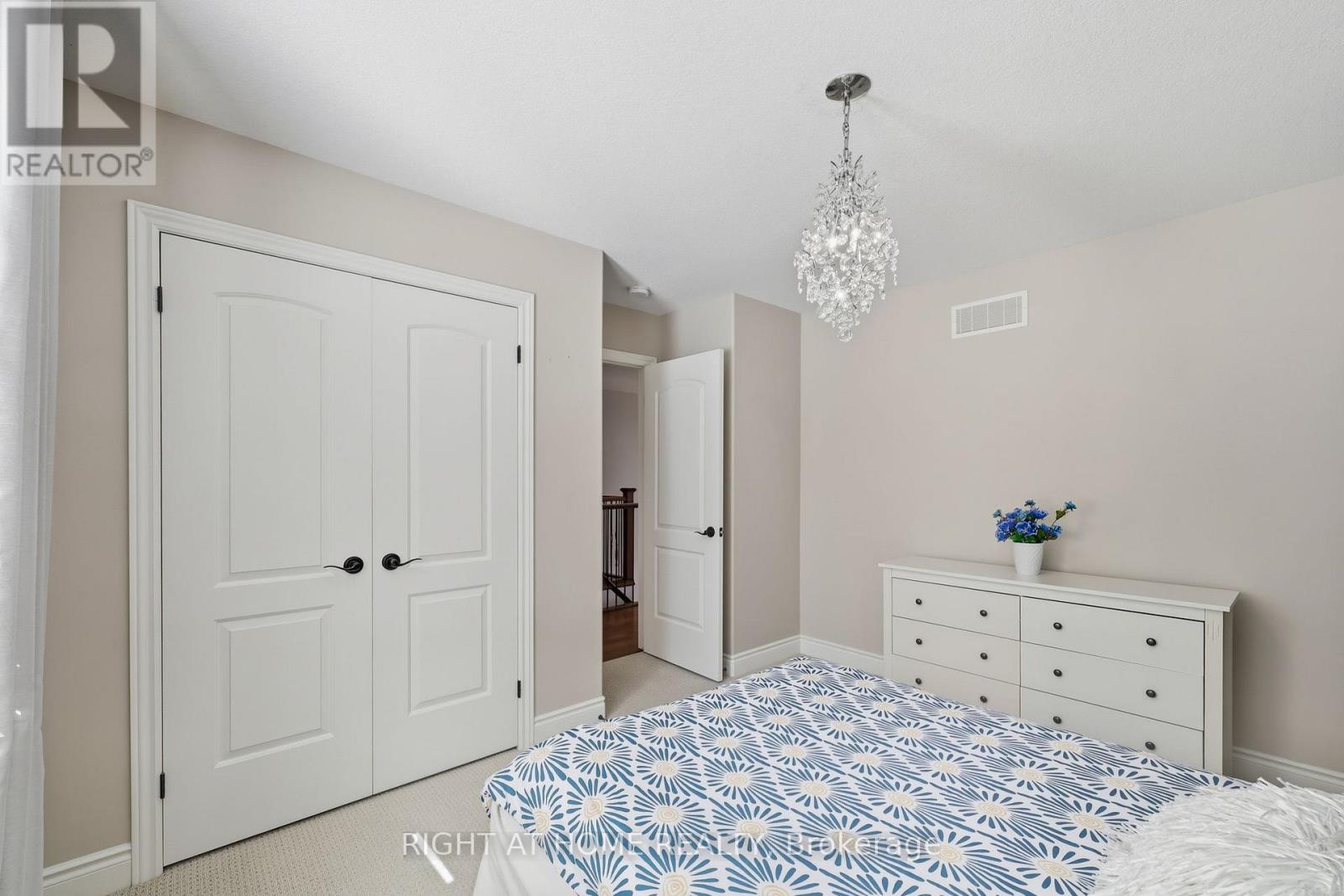35 Caverhill Crescent, Middlesex Centre, Ontario  N0L 1R0 - Photo 33 - X12464772