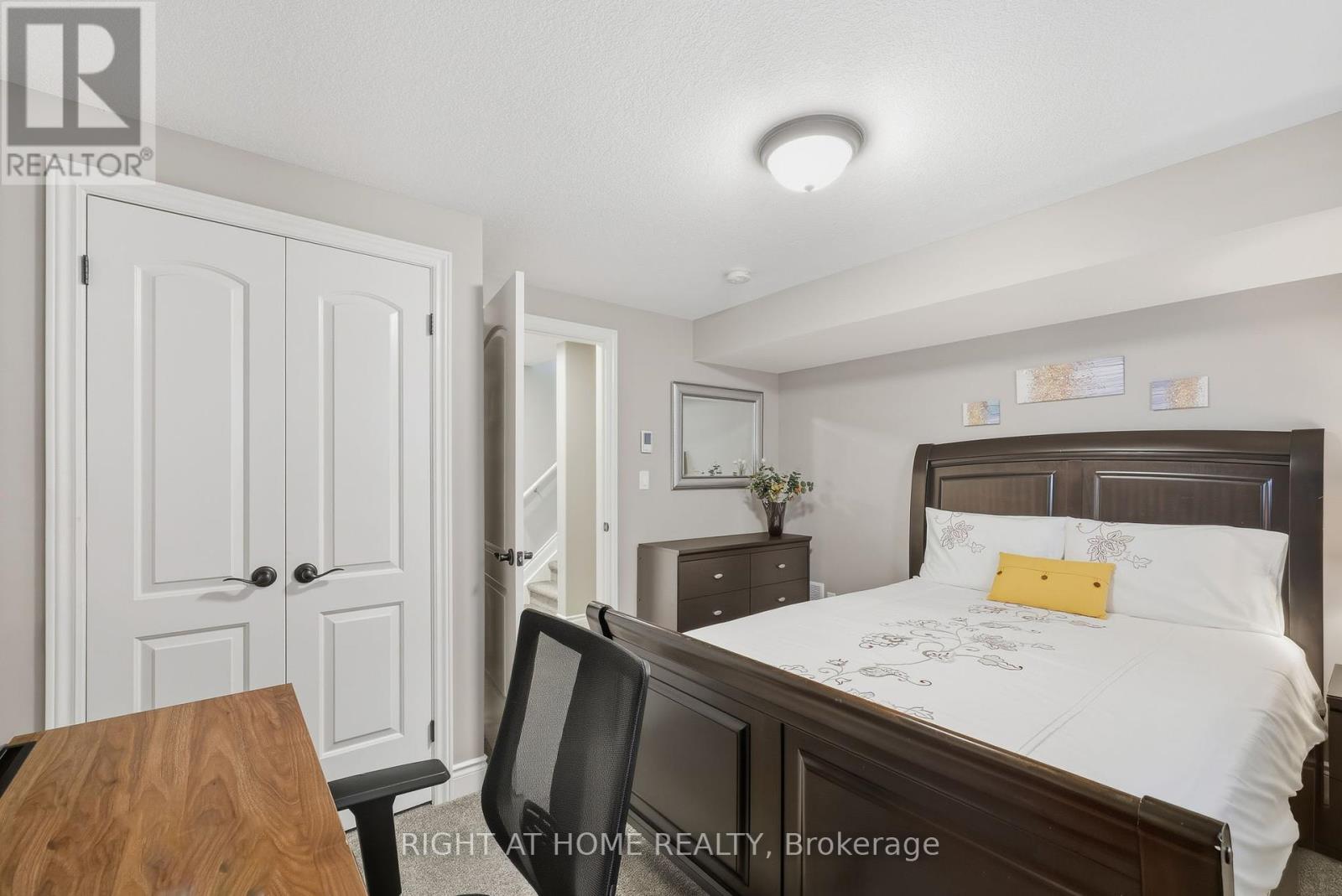 35 Caverhill Crescent, Middlesex Centre, Ontario  N0L 1R0 - Photo 37 - X12464772