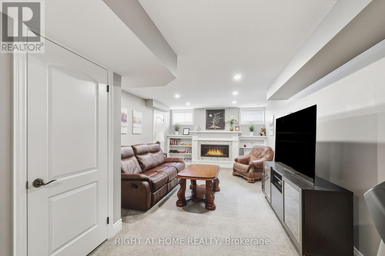 35 Caverhill Crescent, Middlesex Centre, Ontario  N0L 1R0 - Photo 38 - X12464772