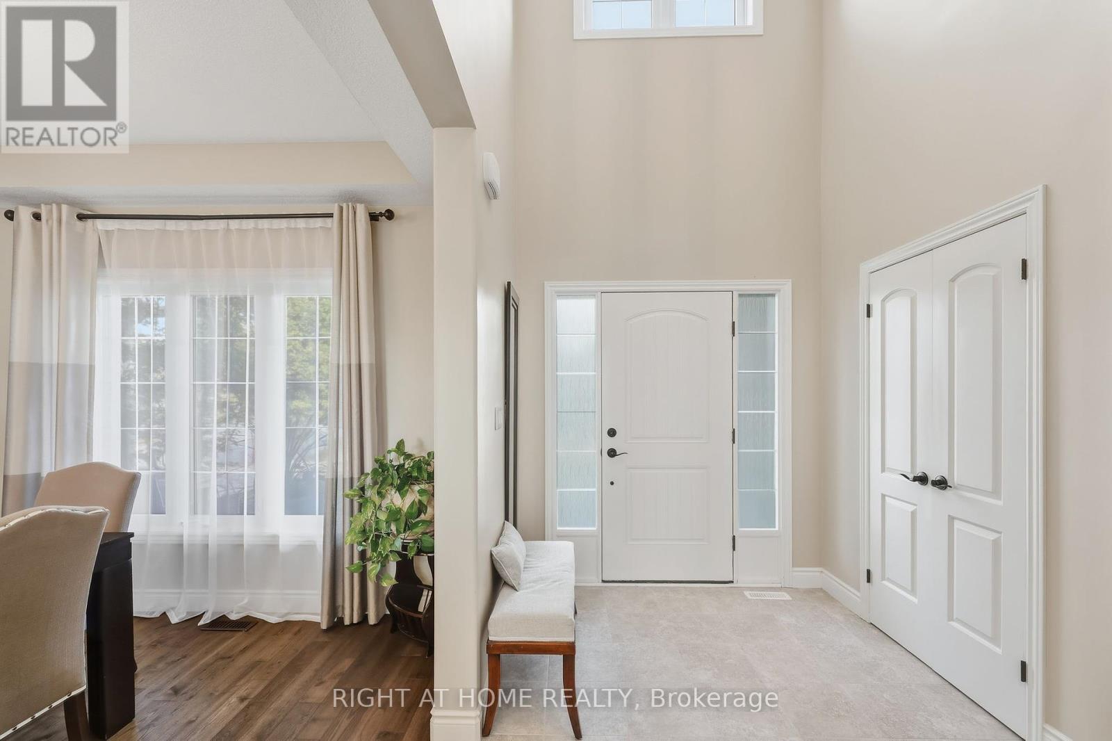 35 Caverhill Crescent, Middlesex Centre, Ontario  N0L 1R0 - Photo 5 - X12464772