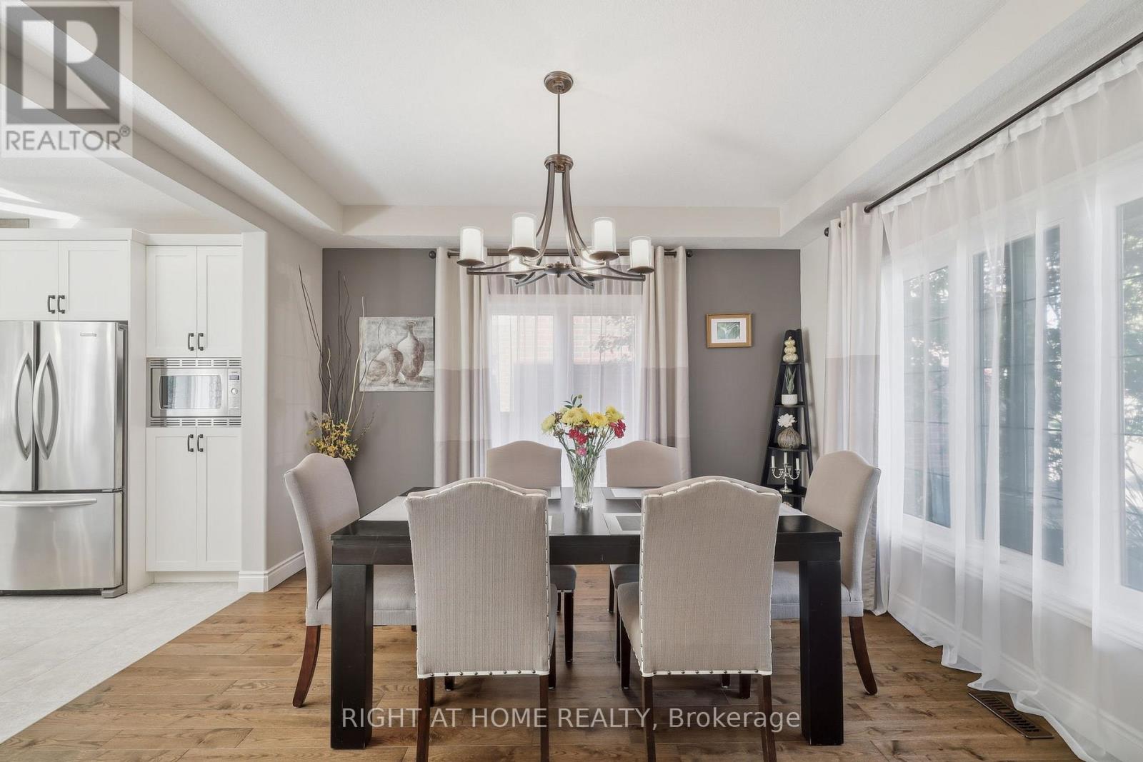 35 Caverhill Crescent, Middlesex Centre, Ontario  N0L 1R0 - Photo 6 - X12464772