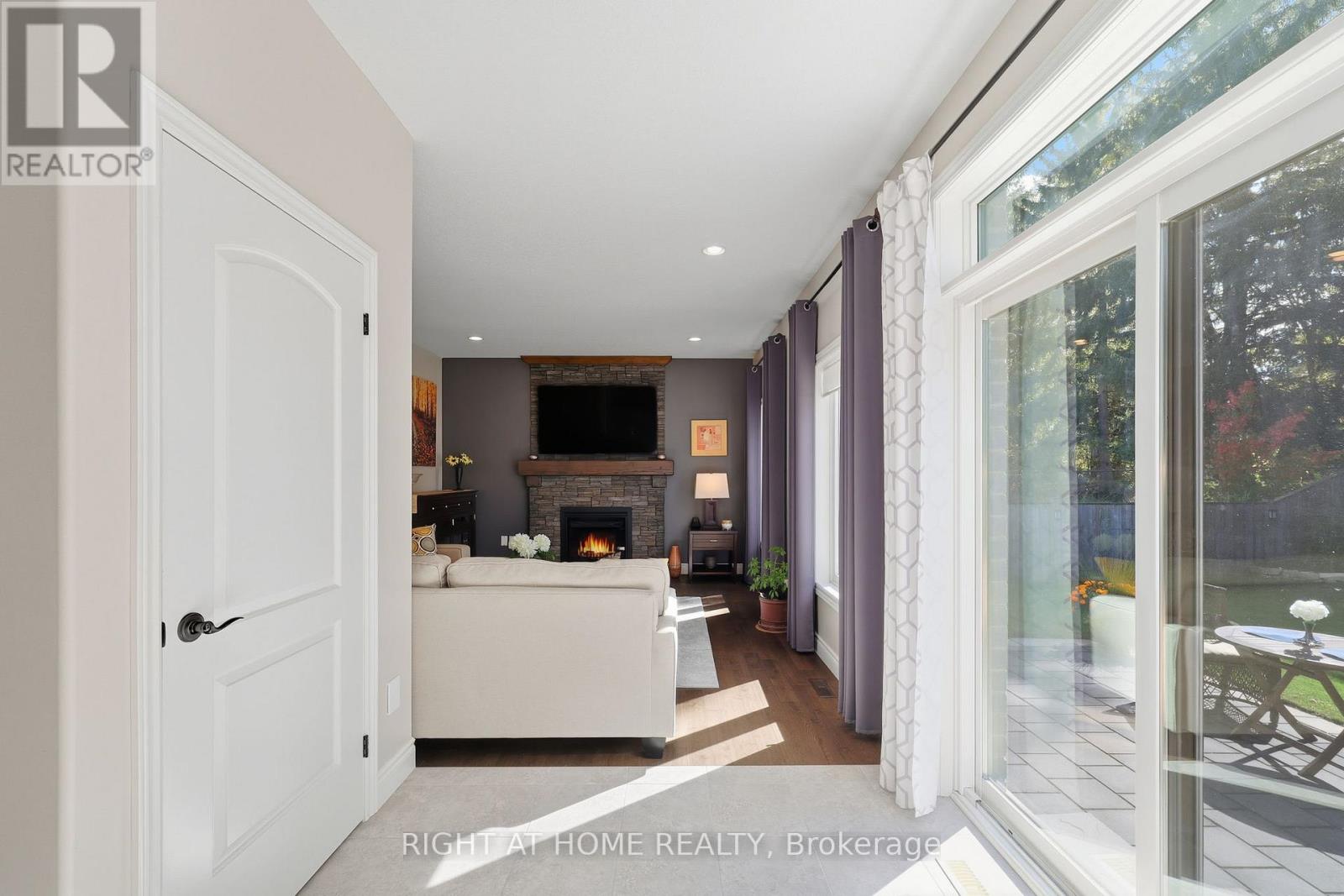 35 Caverhill Crescent, Middlesex Centre, Ontario  N0L 1R0 - Photo 9 - X12464772