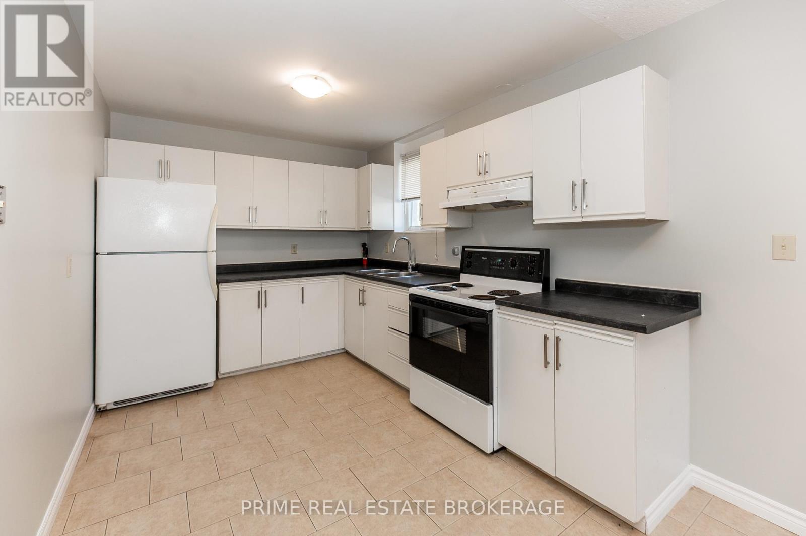 219 Emerson Avenue, London South, Ontario  N5Z 3L5 - Photo 10 - X12464789
