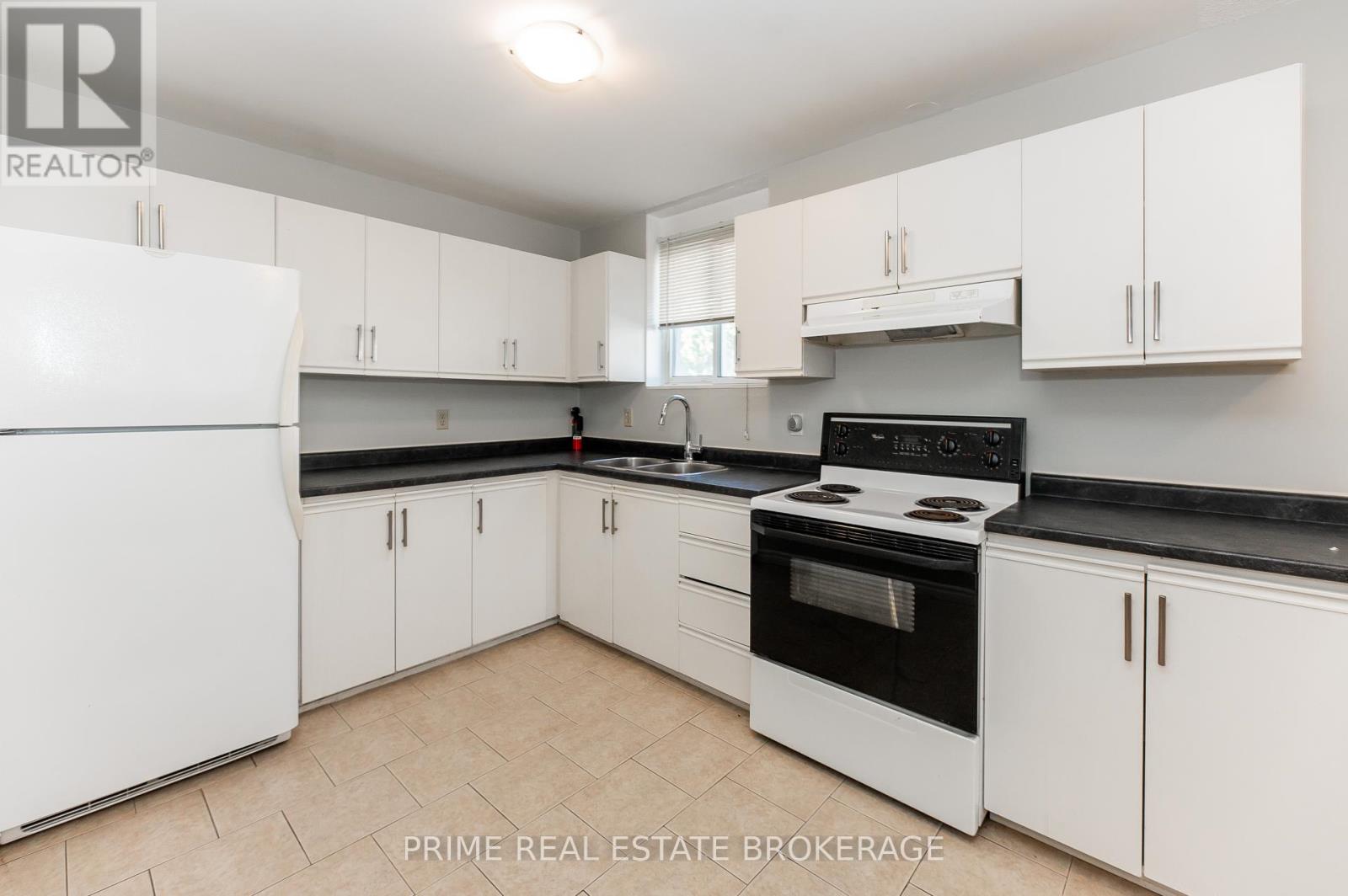 219 Emerson Avenue, London South, Ontario  N5Z 3L5 - Photo 11 - X12464789