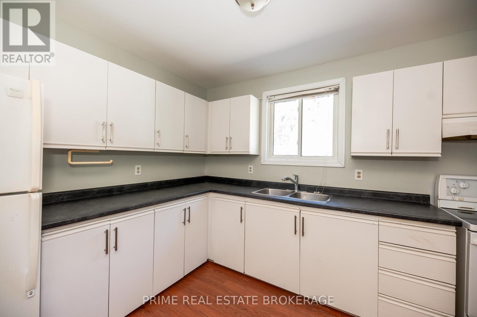 219 Emerson Avenue, London South, Ontario  N5Z 3L5 - Photo 22 - X12464789