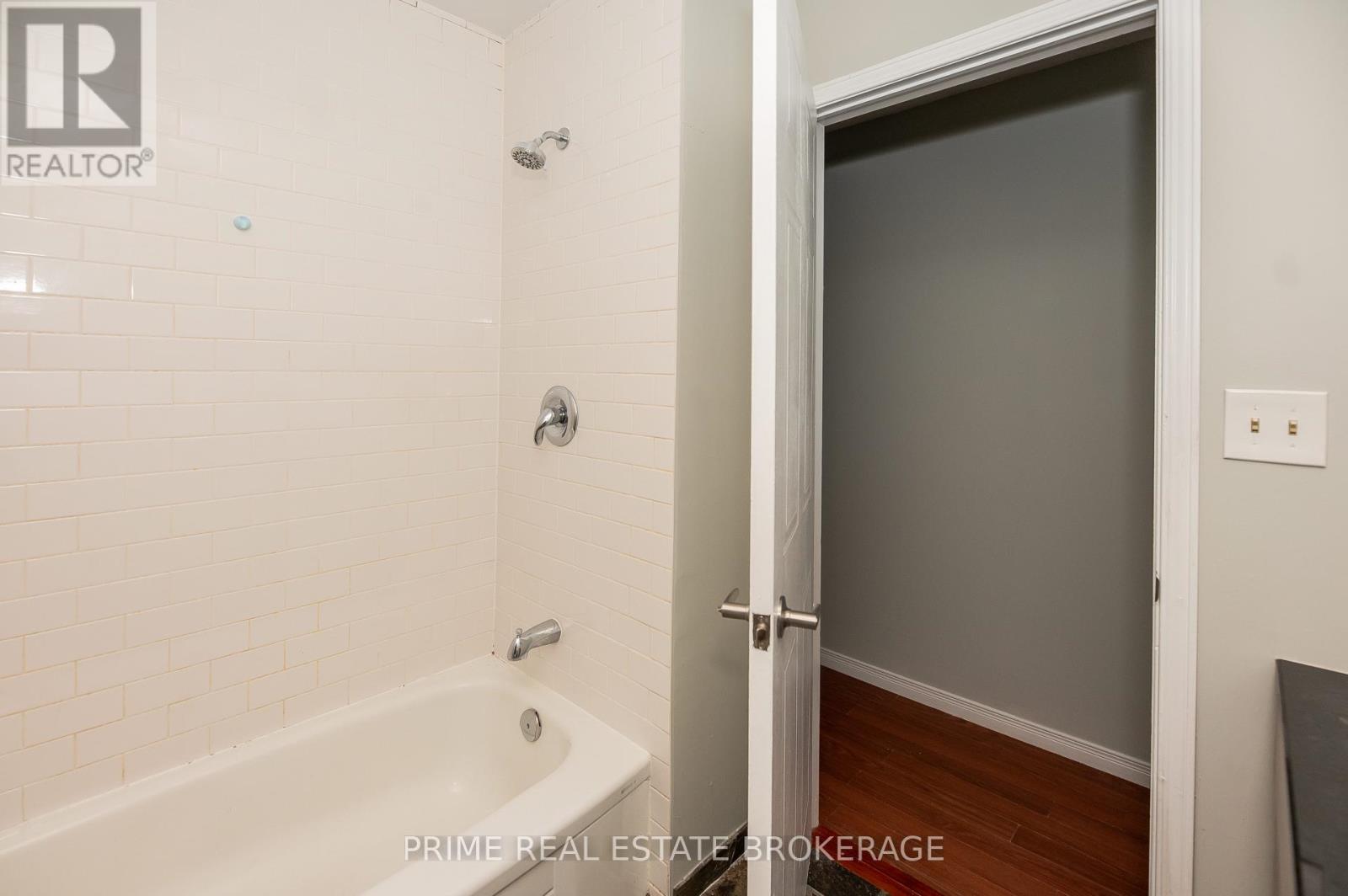 219 Emerson Avenue, London South, Ontario  N5Z 3L5 - Photo 27 - X12464789