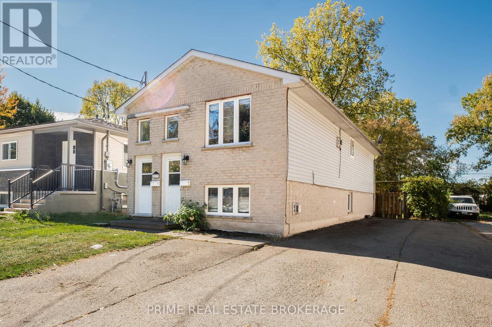 219 Emerson Avenue, London South, Ontario  N5Z 3L5 - Photo 4 - X12464789