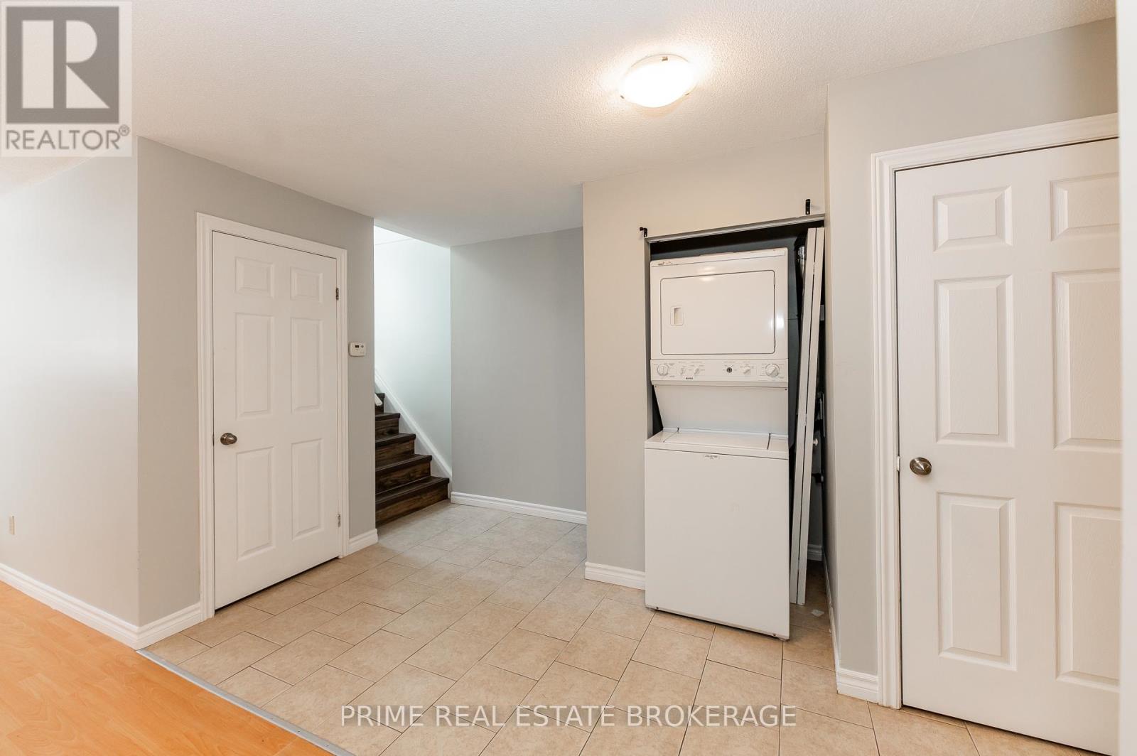 219 Emerson Avenue, London South, Ontario  N5Z 3L5 - Photo 6 - X12464789