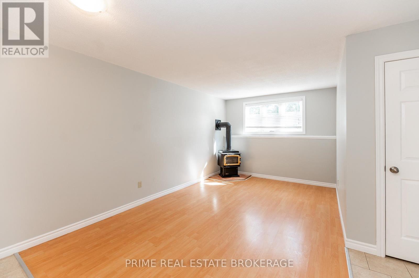 219 Emerson Avenue, London South, Ontario  N5Z 3L5 - Photo 8 - X12464789