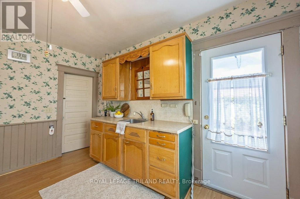 320 Horton Street E, London East, Ontario  N6B 1L4 - Photo 12 - X12464809